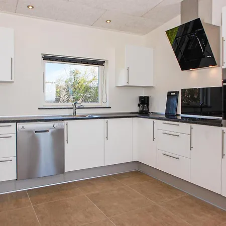 Gorgeous In Haderslev With Kitchen בית נופש